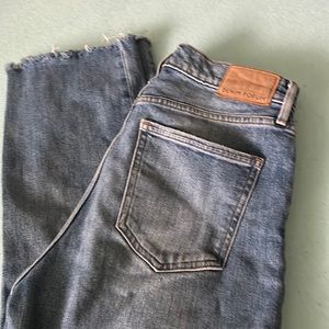 Aritiza Denin Forum arlo jeans with raw hem